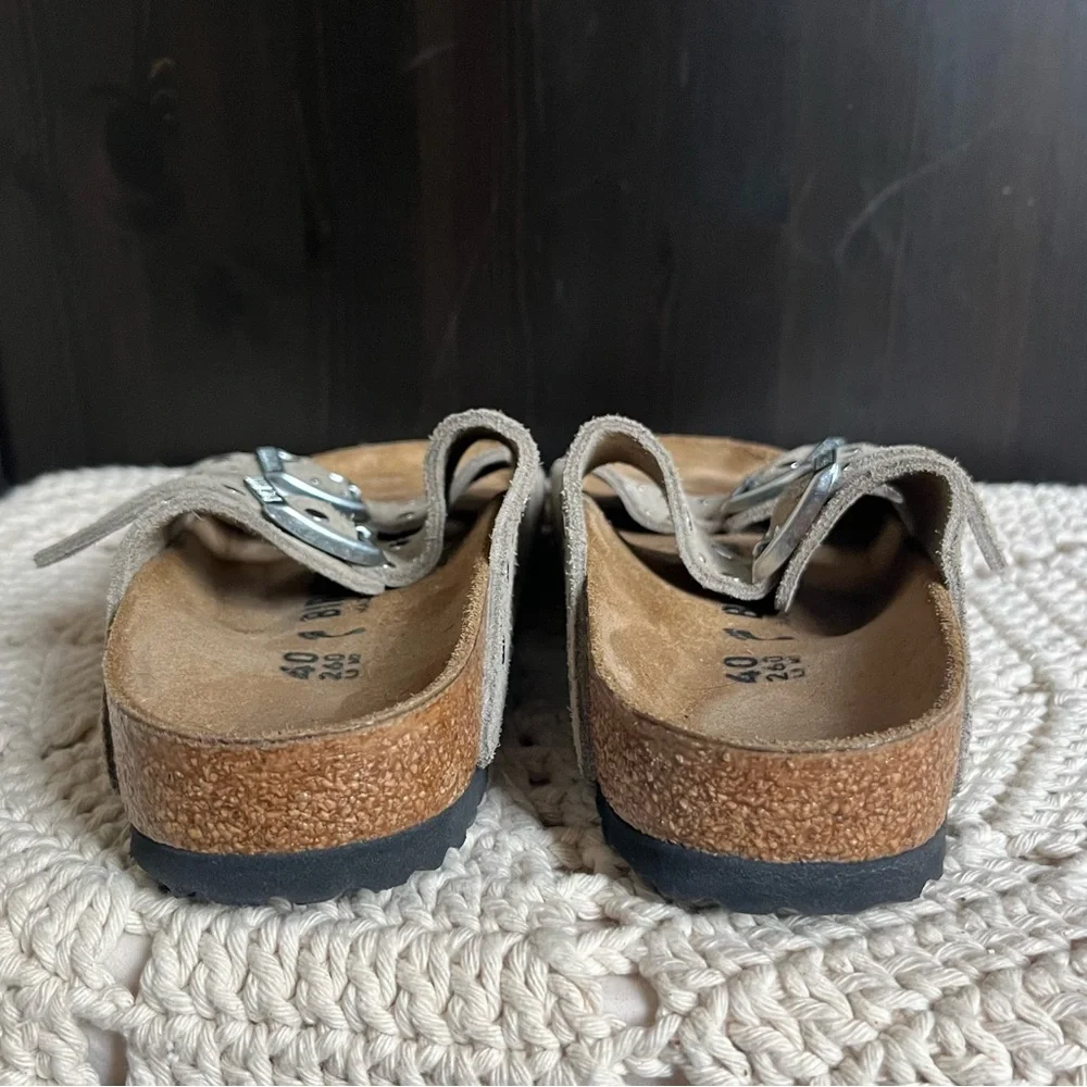 Like New Birkenstock Women’s Arizona Rivets Suede Sandal Taupe size EUR 40 US 9 - Picture 8 of 10